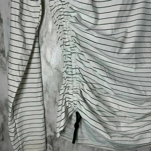 Calia Carrie Underwood White & Black Pinstriped Ruched Pull Over Top Size Small - Picture 3 of 6
